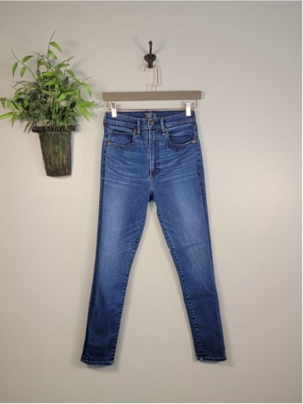 AF 4 Abercrombie & Fitch Super Skinny Jeans Ultra High Rise Medium Wash Jeggings